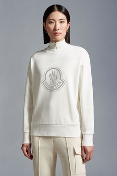 Crafted from the softest cotton jersey, this sweatshirt presents a contemporary take on femininity. The loose fit style is adorned with a crystal logo motif, in a nod to a collection inspired by the concept of light and glimmer. Crystal Logo, Sweatshirts For Women, Sweatshirt White, Logo Sweatshirt, White Crystal, Fit Style, White Sweatshirt, Down Jacket, Fitness Fashion