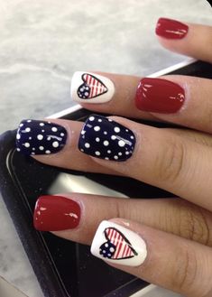 4th Of July Accent Nail, Short Nail Designs 4th Of July, Gel 4th Of July Nails, Fun Fourth Of July Nails, Cute July Nails, Patriotic Toe Nail Designs, 4th Of July Gel Nails Ideas, Short Patriotic Nails, Four Of July Nails