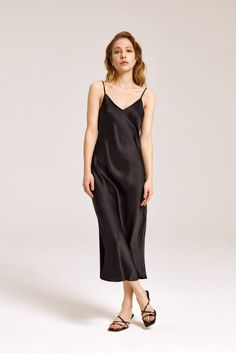 - V-neck - Bias cut - Cross back shoulder straps - Luxury caramel silk slip dress - Model: Height 173cm/5'6" wearing size S Silk Maison, Silk Pj Set, Midi Silk Dress, Silk Slip Skirt, Silk Wrap Dresses, Silk Pajama Set, Midi Slip Dress, Silk Camisole, Maxi Slip Dress