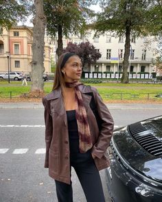 Autumn Outfits Puffer Jacket, Classy Travel Outfit European, Art Gallery Outfit Winter, Spain Autumn Outfits, Winter Outerwear 2023, Paris Clothes Aesthetic, French Style Fashion Winter, Model Fall Outfits, Fall In Italy Outfits