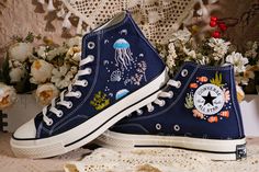 Custom Embroidered Converse, Ocean Converse, Shark Converse, Shoe Embroidery Ideas, Embroidery Ideas Clothes, Ocean Shoes, Converse Customized