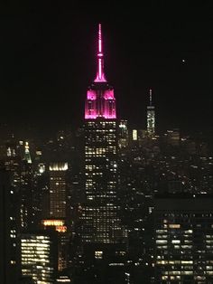 Pink Empire State Building, Pink Nyc Aesthetic, Catwoman Style, Pink City Aesthetic, Pink New York Aesthetic, Dark Photo Ideas, Nice Backgrounds, 2014 Vibes, Singer Aesthetic