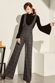 Trendy Wide-leg Overalls For Workwear, Suspenders Jumpsuits And Rompers For Workwear In Fall, Chic Overalls With Pockets, Wide Leg Overalls For Fall Workwear, Fitted Wide Leg Overalls For Workwear, Chic High Waist Bottoms With Suspenders, Fall Wide Leg Workwear Jumpsuits And Rompers, Fall Wide-leg Jumpsuits And Rompers With Pockets, Fall Wide Leg Jumpsuits And Rompers With Pockets