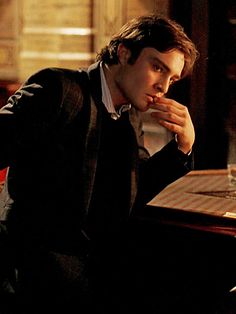 Chuck Bass Icon, Chuck Bass Aesthetic, Gossip Girl Aesthetic, Chuck And Blair, The Thinker