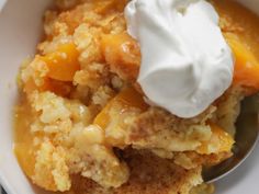 Peach Cobbler Recipe With Cake Mix, Cake Mix Cobbler, Pumpkin Pecan Cobbler, Easy Peach Cobbler Recipe, Cobbler Easy, Chocolate Cobbler, Baked Sweets, Cobbler Topping, Baked Peach