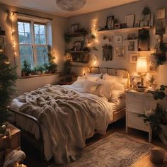 Cream Aesthetic House, Beige Room Aesthetic Ideas, Romantic Academia Bedroom Aesthetic, Beige Cosy Bedroom, Vanilla Themed Room, Warm Tone Bedroom Aesthetic, Big Room Decor Ideas, Dark Wood Bedroom Decor, White And Dark Wood Bedroom