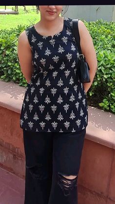 still in the premika era.... Short Kurtas Women, Cotton Short Kurti Designs, Kurti Designs Short, Sleeveless Short Kurti, Indian Short Kurti, Short Kurti Design, Peplum Kurti, Kurti Short, Short Kurti Designs