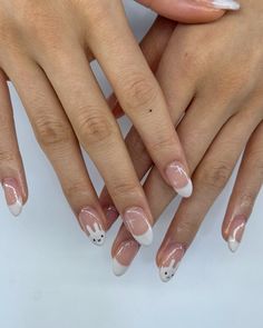 Cute Nails Inspo French Tips, Basic Nails With Design, Cute Dainty Nail Designs, Cute Nail Inspo Square, Adorable Nail Designs, Sanrio Nails Simple, Bow Square Nails, French Nails With Bow Design, Beginner Gel X Design