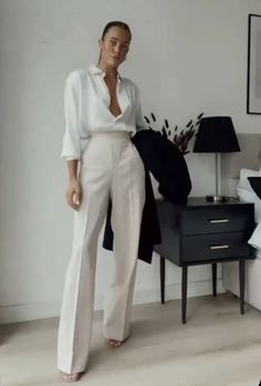 Retreat Photoshoot, Resort Casual, Dramatic Classic, Elegant Outfits, Woman Suit Fashion