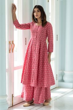 Cotton Floral Dress Designs, Designs For Suits For Women, Pink Dress Design Style, Cotton Jaipuri Print Kurti Designs, Cotton Sarara With Kurti, Simple Cotton Anarkali Dress, Cotton Frock Kurti Designs, Cotton Dresses Pattern, Suit Cotton Designs