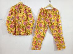 UNIQUECRAFTSFABRIC Yellow Floral Print Cotton Pajama Set, Two Piece Pajama Set, Cotton Pj Set, Pajama Set Women, Valnetine Gifts **Washing Care: - Normal Hand Wash with Cold Water. Set Included-: Shirt, Pants, Short, And Bag. *Colour of item can very by 5-10% depend upon display setting of picture and mobile. S (EU: 36 - 38, US: 8 - 10) Pajama Top: chest girth = 40 inches / 102 cm - waist girth = 40 inches / 102 cm - sleeve length = 22 inches / 56 cm - upper arm girth = 14 inches / 36 cm - lengt Pajama Set Cotton, Girls Night Dress, Bridal Party Pajamas, Two Piece Pajama Set, Night Suit For Women, Bridesmaid Pjs, Bridesmaid Pajama Set, Floral Pajama Set, Cotton Pajama Set