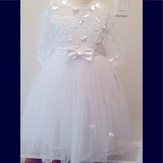 Sequins Dress With Bow In The Front And Bow In The Back White Dress For First Communion In Spring, White First Communion Dress For Spring Ceremony, White Tutu Dress For First Communion In Summer, White Long Sleeve Tutu Dress For Spring, White Fitted Princess Dress For Spring, Spring First Communion Dress, White Summer Tutu Dress For First Communion, White Fitted First Communion Dress For Spring, White First Communion Dress For Summer