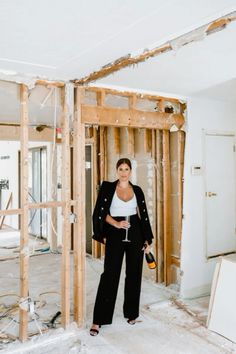 Realtor Photoshoot Photo Ideas, Construction Photoshoot, Architect Photoshoot, Real Estate Branding Photography, Construction Branding, Women Ceo, Headshots Women