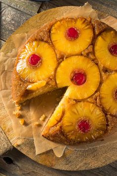 Ina Garten Pineapple Upside Down Cake - Ina Garten Eats Easy Pineapple Cake, Cinnamon Tea Cake, Pineapple Angel Food, Cherry Topping, Retro Desserts, Chopped Pineapple, Cherry Candy, Canned Pineapple, Pineapple Upside Down Cake