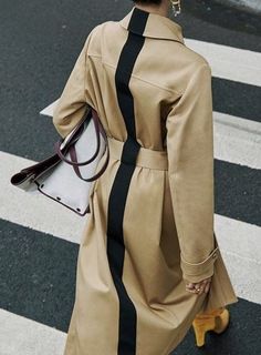 Givenchy Coat, Fall Fashion Coats, Fashion Week Trends, Fashion Weeks, Trench Coats Women, 가을 패션