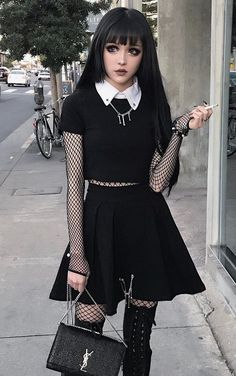 Goth Doll, Halloween Tattoo, Chique Outfits, Facial Expression, Rock Punk, School Dresses, Gothic Outfits