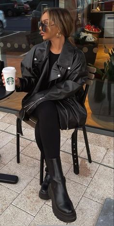 All Black Winter Outfits, Black Winter Outfits, Lookbook Outfits Casual, Casual Dinner Outfit Winter, Dinner Outfit Winter, Boohoo Outfits, Daily Fashion Inspiration, Clothing Staples, Chic Fall Outfits