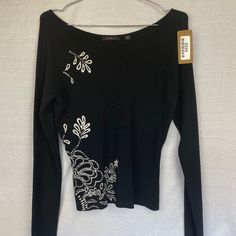 Nwot Cyrus Women's Size Medium Black Nylon/Rayon Blend Long Sleeve Scoop Neck Sweater With Embroidery #0299 Excellent Condition...New Without Tags. Offers Welcome! Fitted Floral Embroidery Tops For Winter, Elegant Floral Embroidered Tops For Winter, Black Embroidered Stretch Tops, Sweater With Embroidery, Faux Fur Sweater, Scoop Neck Sweater, Fur Sweater, Orange Sweaters, Black Crewneck