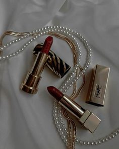 Vogue Makeup, Subtle Luxury, Bare Beauty, Dark Feminine Aesthetic, Pretty Drinks, Luxury Makeup, Makeup Items