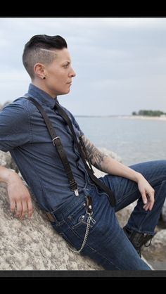 Women modeling menswear fabulously. Androgynous fashion. Model: Mack Dihle. www.mackdihle.com Twitter: Moebuster @macph1ms Instagram: Moe_buster Butch Style, Androgynous People, Non Binary Fashion, Women Modeling, Androgynous Outfits