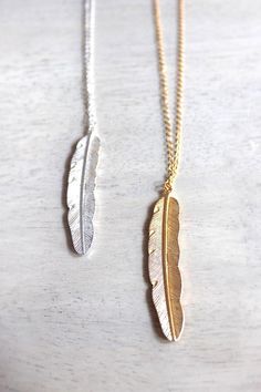 SILVER OR GOLD MINIMALIST LAYERING BOHO FEATHER NECKLACE Keep it simple and sophisticated with this silver or gold plated (alloy) necklace with a detailed, shiny feather charm pendant. Strung on a silver or gold-plated chain and finished with a with lobster clasp and extender. This necklace looks gorgeous worn alone or layered with our silver or gold plated arrow pendant (sold in separate listing). Arrives ready for gift-giving in a reusable jewelry pouch. Choose from Silver or Gold from the dro Feather Pendant Necklace, Boho Layering, Arrow Pendant, Boho Feathers, Feather Necklace, Feather Pendant, Feather Charms, Feather Necklaces, Simple Necklace