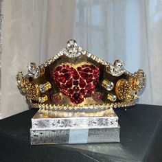 Dolce & Gabbana Gold Brass Red Crystal Heart Head Tiara Crown. Comes In Original Box Red And Gold Crown Quinceanera, Red And Gold Headpiece, Red Quince Crown Gold, Red And Gold Tiara, Gold Crown With Red Jewels, Red Crown, Golden Crown, Tiara Crown, Accessories Gold