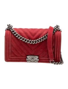 Chanel Shoulder BagFrom the 2016-2017 Collection by Karl LagerfeldRed SuedeInterlocking CC LogoAntiqued Silver-Tone HardwareChain-Link Handles & Chain-Link Shoulder StrapChain-Link AccentsGrosgrain Lining & Single Interior PocketPush-Lock Closure at Front Model Boy, Chanel Model, Red Suede, Chanel Boy, Shopper Bag, Chain Shoulder Bag, Coco Chanel, Flap Bag, Handbag Accessories