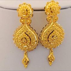 Gold Heavy Earrings, Rajputi Gold Jewellery, Gold Chandbali Earrings, Gold Chandbali, Mehndi Jewellery, Rajasthani Jewellery, Gold Earrings Indian, Simple Gold Earrings