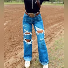 *Size 3/25 *Nwt Ripped Wrangler Jeans, Western Trouser Jeans, Western Must Haves, Western Ripped Jeans, Woman Western Outfits, Western Wide Leg Jeans, Woman’s Jeans, Cute Country Outfits For Women, Mid Size Western Fashion