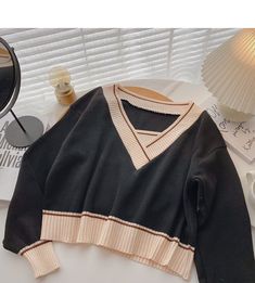 Commuting: Korean version Size: one size Color: gray, blue, black, apricot Retro Beige V-neck Top, Aesthetic Knitted Sweater, The 90s Fashion, Loose Crop Top, Dark Academia Clothing, Baggy Clothes, Y2k Aesthetic Outfits, Knitting Women Sweater, Sweater Women