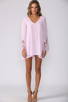 Long-sleeved pastel pink dress.
Plunging neckline. 
Loose fit. 
Lace crotchet detailing on sleeves. 
Plunging back. 
Inner lining.
Polyester. Dress Plunging Neckline, Pastel Pink Dress, Vestidos Color Rosa, Rose Pastel, Dress Stores Online, Long Sleeve Lace Dress, Dresses Backless, Past And Present, Dress Pink