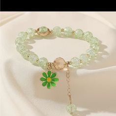 Green Crystal And Daisy Bracelet Hoco Accessories, Green Crystal Bracelet, Daisy Bracelet, A Bracelet, Green Crystal, Green Colour, Colorful Bracelets, Green Crystals, Pretty Jewellery