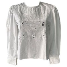 Fresca ed elegante questa blusa di Isabel Marant bianca con inserti in tessuto sangallo Chiusura nella parte posteriore del collo e bottoncini sui polsi Ideale per un look frizzante e chic Misure: Spalle 38cm Manica 58cm Petto 39cm Lunghezza 55cm Isabel Marant Shirt, Blumarine Tshirt, Isabel Marant, Blouses, Grey, Fashion Outfits, Clothes