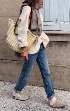 Birkenstock Boston Shearling Outfit, Birkenstock Outfit Clog, Birkenstock Sandals Outfit, Clog Outfit, Comfy Jeans Outfit, Go Viral On Tiktok, Casual Mom Style