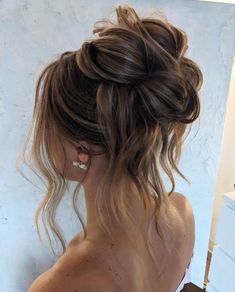 bridesmaid hairstyles Cute Updos For Wedding Bridesmaid, Wedding Day Hair Bridesmaids, Loose Ponytail Bridesmaid Hair, Updo Hair Styles For Wedding, Bridesmaid Hairstyles Modern, Up Dos Wedding Hairstyles, Updo Long Hair Bridesmaid, Updos For Thick Hair Wedding, Up Dos Bridesmaids