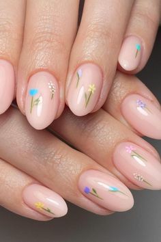 33 Cute Bubble Bath Nails To Inspire Ideas For Your Next Manicure - London Kensington Guide Minimal Flower Nail Design, Flower Nails Minimalist, Easy Floral Nail Designs, Dainty Flower Nail Art, Minimalist Nails Flower, Minimal Floral Nails, Dainty Nail Ideas, Dainty Floral Nails, Garden Party Nails