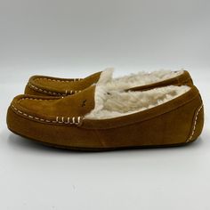 Nwt Koolaburra By Ugg Lezly Moccasins Loafer House Slippers Brown Womens Us Size 5 Style: Lezly Che Style #: 1020389 Color: Medium Brown/Camel Round Toe Slip On Suede Leather Upper Faux Fur Lining Rubber Outsole Flat Perfect House Shoes/Slippers Msrp: $64.99 In Perfect Nwt Condition! Never Worn, Only Tried On In Store Doesn't Ship With Box Photos Do A Great Job Of Showcasing The Condition Of The Shoes Very Fast Shipping! Ships Same Day Or Next Business Day House Shoes Slippers, Koolaburra By Ugg, Medium Brown, House Shoes, House Slippers, Moccasins, Suede Leather, Faux Fur, Leather Upper