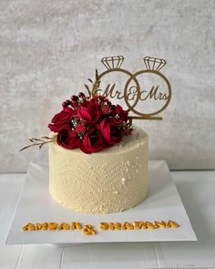 16 Unique Engagement Cake Ideas For A Memorable Engagement Party. Unique Engagement Cake, Engagement Cake Ideas, Birthday Cake Celebration, 1 Tier Cake, Engagement Design, Engagement Party Cake, Cake Celebration