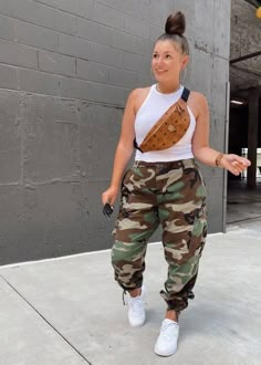 Plus Size Trendy Outfits Summer, White And Camo Outfit, Spring 2023 Womens Outfits, Julia Marie B Outfit, Cute White Outfits, Tank Top Dress Outfit, Tank Top Outfit Ideas, Tank Tops Outfits, White Tank Top Outfit