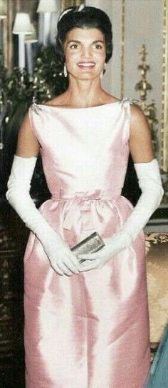 Lee Bouvier, Jacqueline Bouvier, Jackie O Style, Fashion Themes, Jackie O, Vintage Couture, Famous Women, Southampton, First Lady