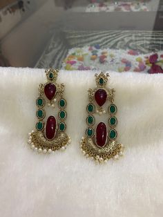 *Beautiful Premium Quality Kundan Earring *Combination Of Kundan, Pink Monalisa Stones And Chini Pearls *Quality Of Chinni Pearl Is Best *Comes With Matching Earrings *Front Side is Monalisa Stone With Kundan *Pearls And Kundan Are Of Original Quality *For More Beautiful Collection, Check At https://www.etsy.com/shop/placeoffashion *Necklace Fitting Is Adjustable *Earring Closure: Push Back **Necklace Closure : Beautiful Silk Thread *It is a Bridal or Partywear Set. *It Will Give You a Unique an Traditional Green Danglers For Party, Bohemian Earrings With Stone Work For Gift, Red Chandbalis For Celebration, Bohemian Style Earrings With Stone Work, Green Traditional Danglers For Party, Bohemian Stone Work Earrings For Gift, Bohemian Heavy Bridal Earrings As Gift, Green Chandbalis As A Gift, Bohemian Bridal Earrings As Gift