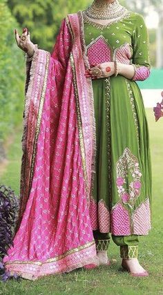 Anarkali Punjabi Suits, Suit Design Ideas, Bridal Suits Punjabi, Salwar Suit Design, Suits Punjabi, Punjabi Salwar, Pakistani Fashion Party Wear