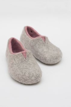 Felted slippers for women - excellent housewarming or a birthday gift. Handmade in Europe These felted slippers are fully handmade, using just warm water and natural not scented soap. Please click here if you would like to purchase men's slippers size: https://www.etsy.com/listing/176735419/felted-slippers-mens-slippers-womens?utm_source=etsyrank&utm_medium=api&utm_campaign=api Available these colors: Grey and white Grey and black Grey and navy blue Grey and sky blue Grey and green Grey and rose Winter Felt Slippers With Soft Sole, Pink Round Toe Clogs For Winter, Pink Winter Clogs, Winter Felt Slippers With Closed Toe, Comfortable Handmade Felt Slippers, Handmade Comfortable Felt Slippers, Closed Toe Felt Slippers For Indoor, Handmade Comfortable Indoor Slippers, Slippers Womens