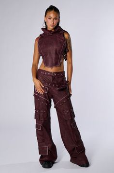 Burgundy Pants Outfit, Neck Ruffle Collar, College Wardrobe, Burgundy Pants, Desert Vibes, Ruffled Collar, Chic Top, Cargo Pant, Outfits Aesthetic