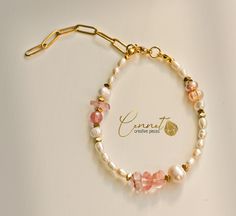 Sunrise on the beach and delicate shimmering baroque pearls and gold. This bracelet offers a truly seductive combination. Best suited as a gift for the loved ones or a joy in yourself. 💎Stainless steel link chain in gold (can be adjusted by extension up to 22 cm) 💎Small: 16 cm, Medium: 18 cm, Large: 19 cm 💎Strawberry Quartz Chips: 6-8 mm 💎Watermelons Turmali Pearl: 6 mm 💎Freshwater pearls: 8-9 mm, 5-6 mm 💎Stainless steel spacer in gold 💎Nickel-free 🖐️ Handmade by me Elegant Pearl Bracelet As Summer Gift, Elegant Gold Pearl Bracelet For Summer, Elegant Summer Pearl Bracelet As Gift, Elegant Summer Pearl Bracelet For Gift, Elegant Summer Pearl Bracelet With Round Beads, Elegant Pearl Bracelet With Round Beads For Summer, Elegant Summer Pearl Bracelet, Gift Baroque Pearl Beaded Chain Jewelry, Handmade Gold Pearl Bracelet For Summer