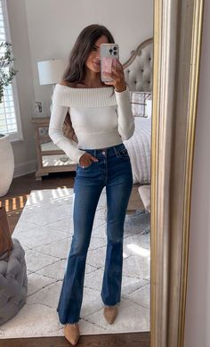 NSALE denim! Flare Jeans Outfit Aesthetic, Outfit With Flare Jeans, Outfits With Flares, Flare Jean Outfit, Chic Fall Outfit, Jeans Outfit For Work, Flare Jeans Outfit, Southern Curls And Pearls, Jeans Outfit Winter