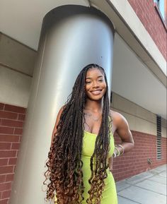 Winter Box Braids, Weave Snatched, Week Hairstyles, 2024 Haircuts, Haircuts For Medium Length Hair, Layered Haircuts For Medium Hair, African Hair Braiding Styles