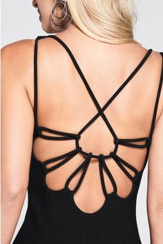 Strappy Back Dress, Open Back Dress, Mode Casual, Clothing Details, Fashion Sewing, Fashion Details, Sewing Dresses, Dress Backs, Cut Outs