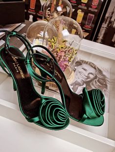 Type Of Content, Ysl Shoes, Fancy Shoes, Buckle Sandals, Carrie Bradshaw, Green Shoes