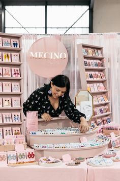 Portrait of Mecino at her earring and accessories stall setup at Handmade Market Canberra. Market Stall Backdrop, Display Stand Design Ideas Market Stalls, Market Backdrop Display Ideas, Stall Setup Ideas, Diy Display Shelves, Diy Display Shelf, Market Stall Display Ideas, Market Setup